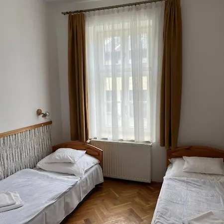 Vaskapu Fogado Guest house *